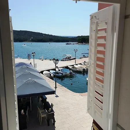 Daire Kraj Mora Cres
