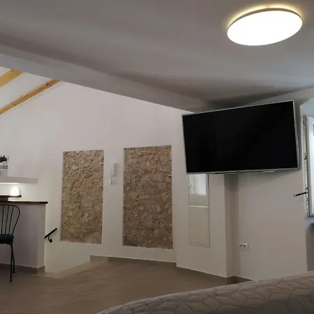 Kraj Mora Cres