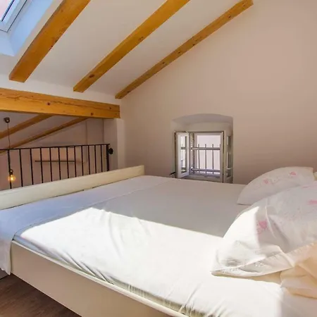 Apartment Kraj Mora Cres