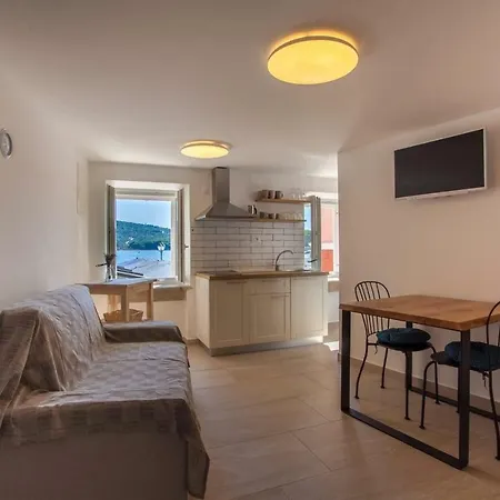 Kraj Mora * Cres