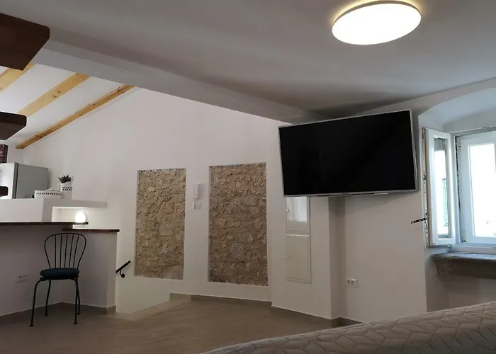 Kraj Mora Cres